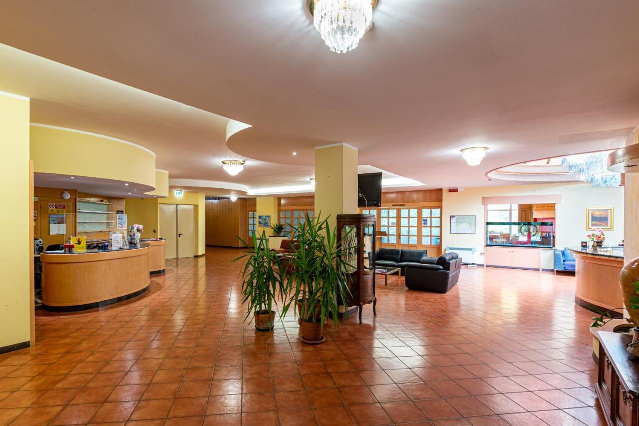 Hotel Villa Strassoldo "Ex Attianese Hotel Restaurant" Cervignano del Friuli Bagian luar foto