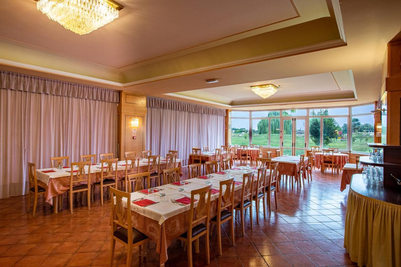 Hotel Villa Strassoldo "Ex Attianese Hotel Restaurant" Cervignano del Friuli Bagian luar foto