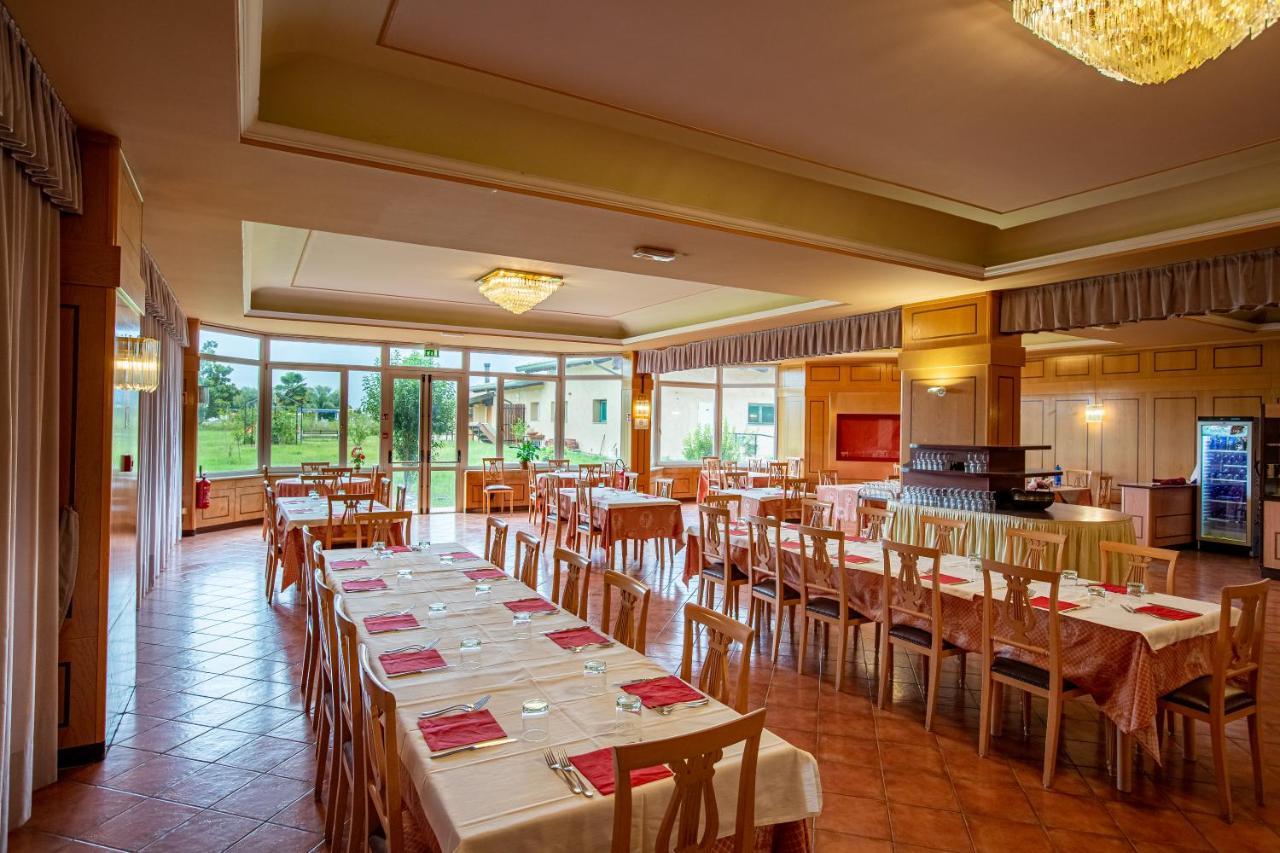 Hotel Villa Strassoldo "Ex Attianese Hotel Restaurant" Cervignano del Friuli Bagian luar foto