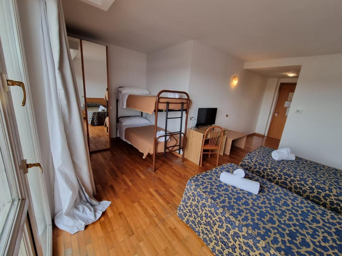 Hotel Villa Strassoldo "Ex Attianese Hotel Restaurant" Cervignano del Friuli Bagian luar foto
