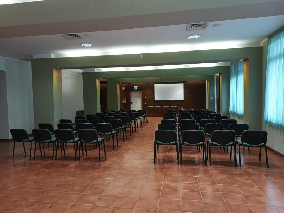 Hotel Villa Strassoldo "Ex Attianese Hotel Restaurant" Cervignano del Friuli Bagian luar foto