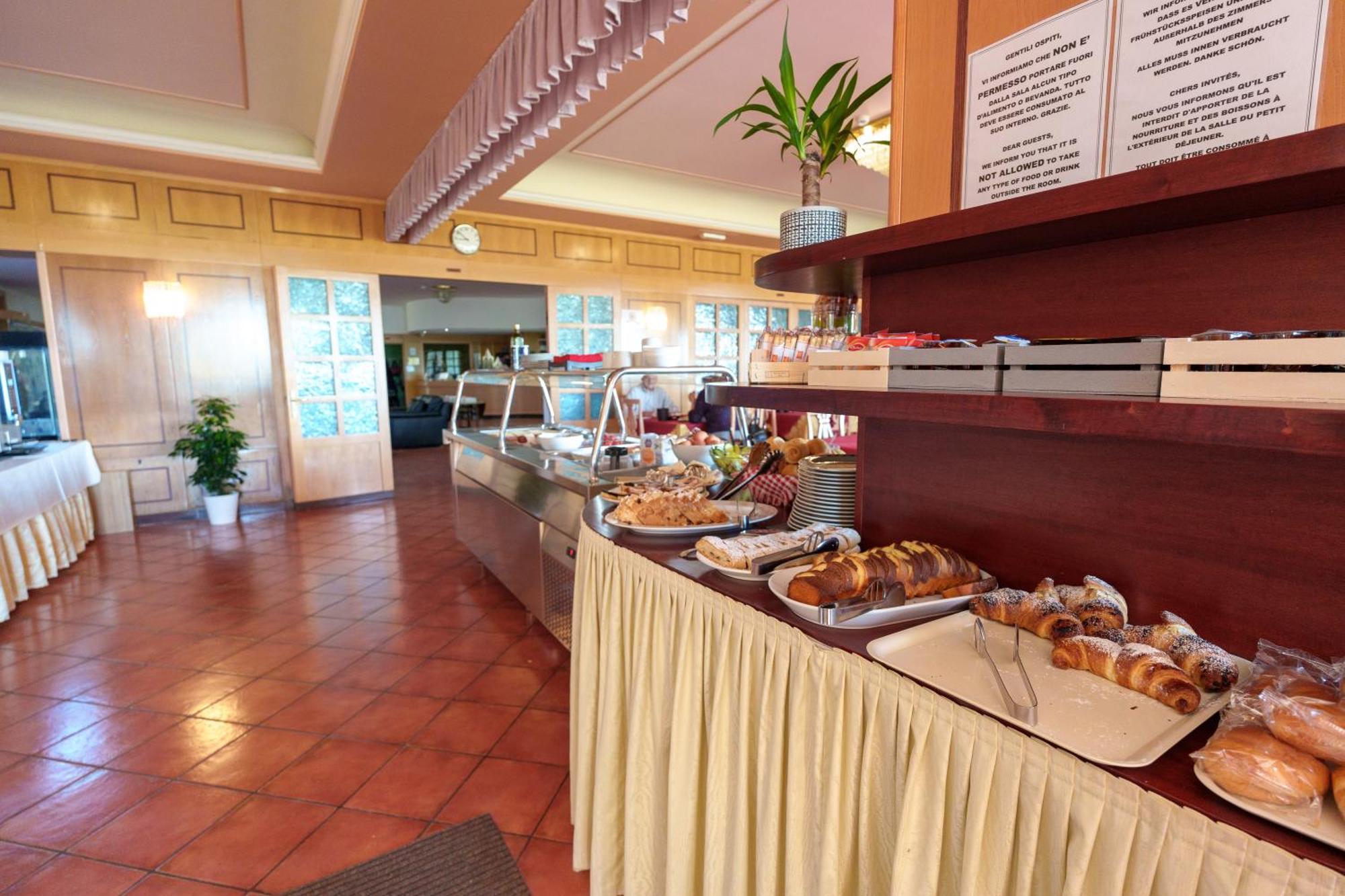 Hotel Villa Strassoldo "Ex Attianese Hotel Restaurant" Cervignano del Friuli Bagian luar foto