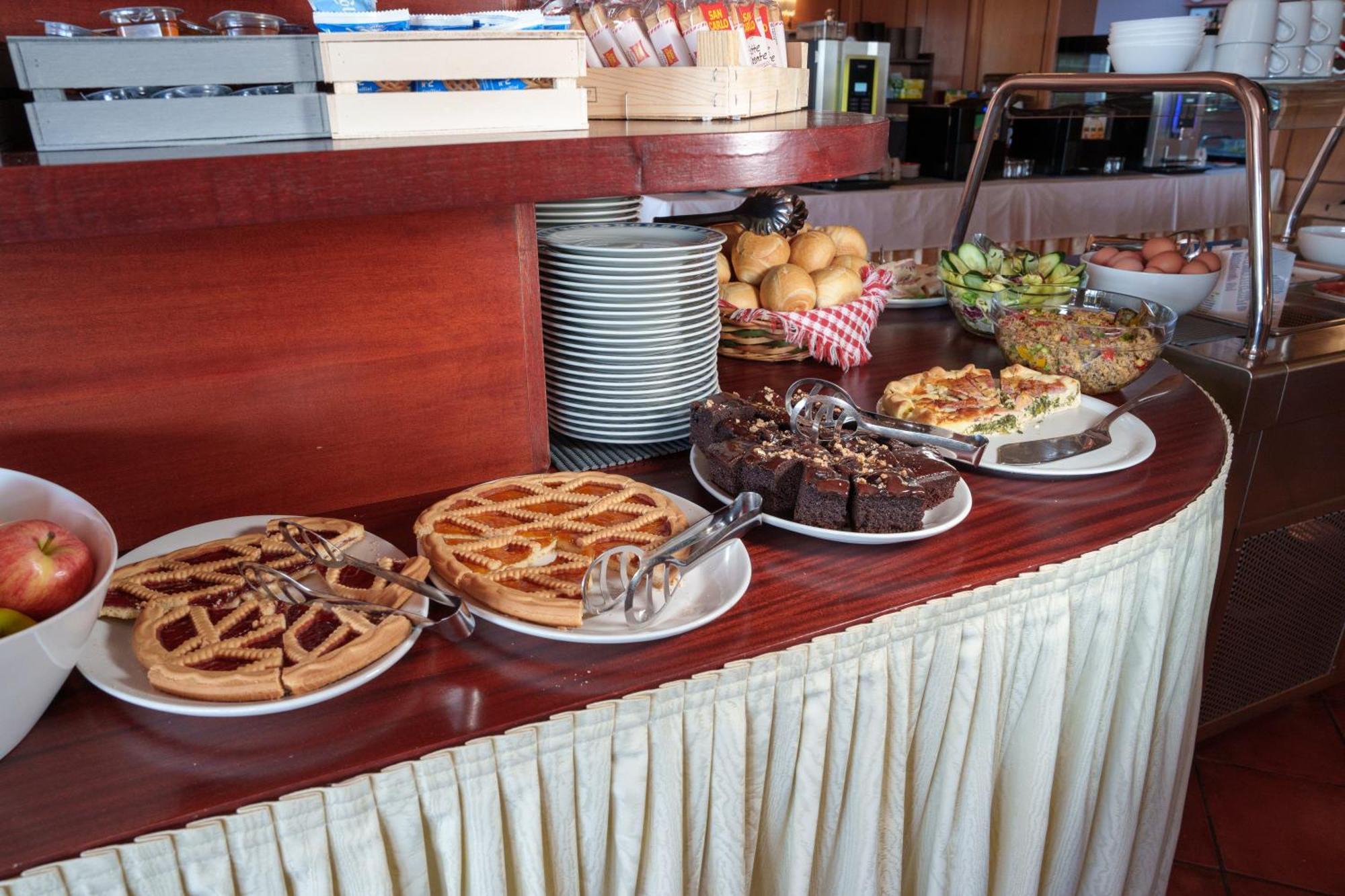 Hotel Villa Strassoldo "Ex Attianese Hotel Restaurant" Cervignano del Friuli Bagian luar foto