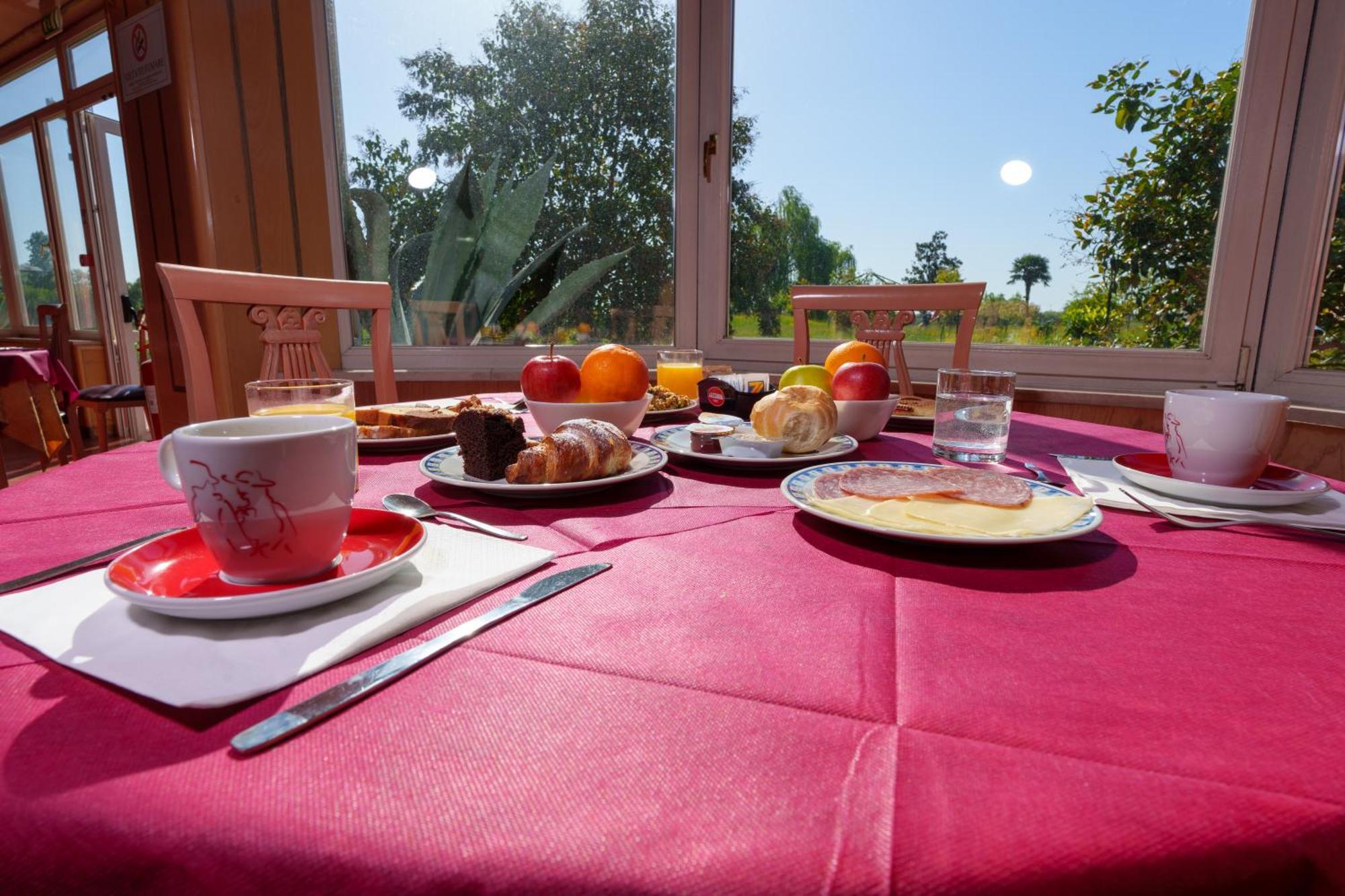Hotel Villa Strassoldo "Ex Attianese Hotel Restaurant" Cervignano del Friuli Bagian luar foto