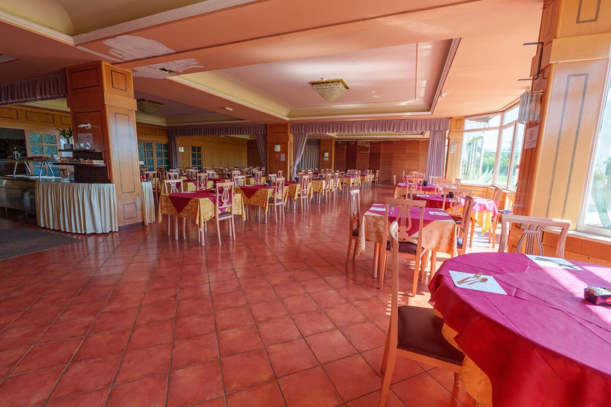 Hotel Villa Strassoldo "Ex Attianese Hotel Restaurant" Cervignano del Friuli Bagian luar foto