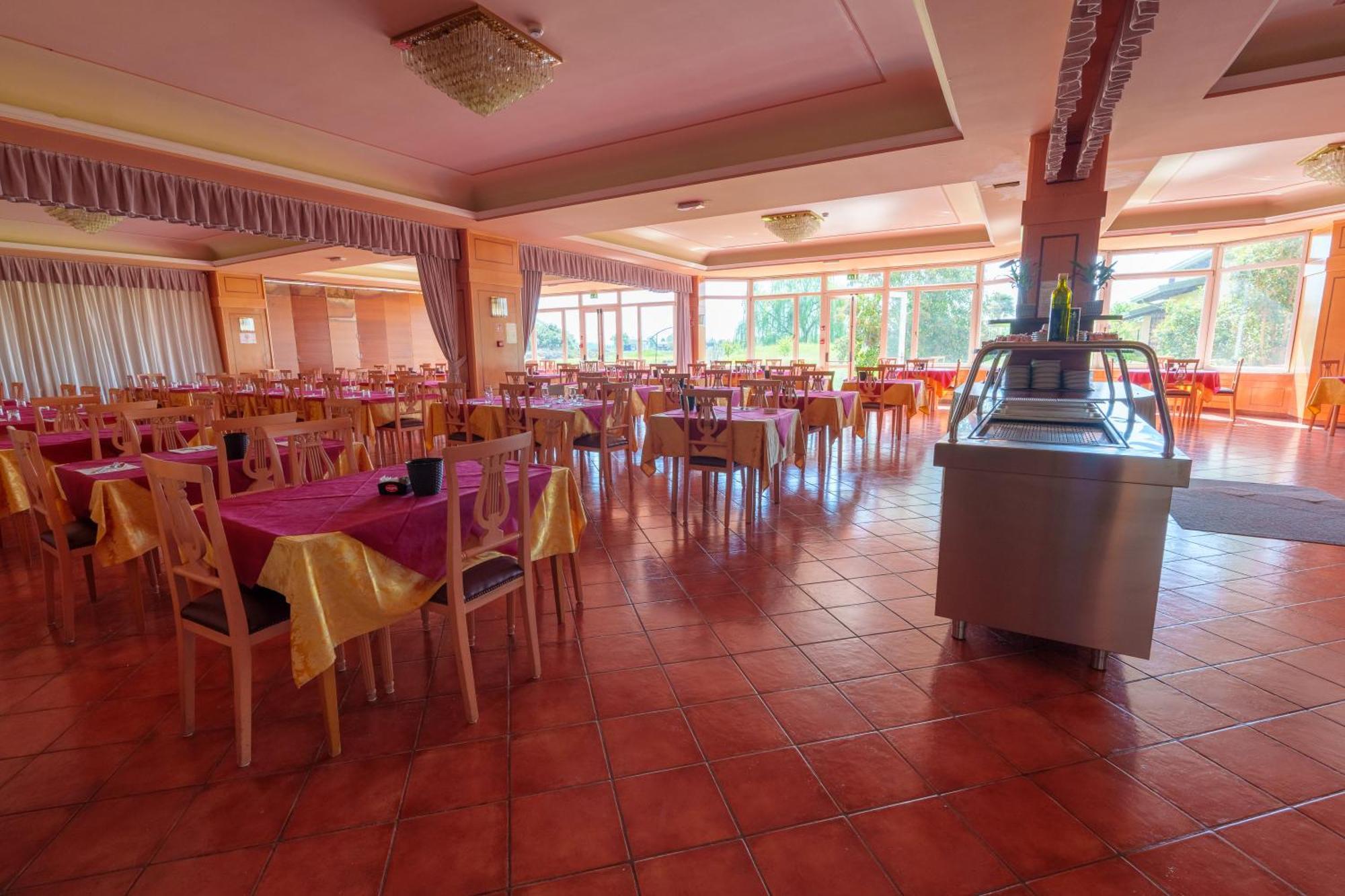 Hotel Villa Strassoldo "Ex Attianese Hotel Restaurant" Cervignano del Friuli Bagian luar foto
