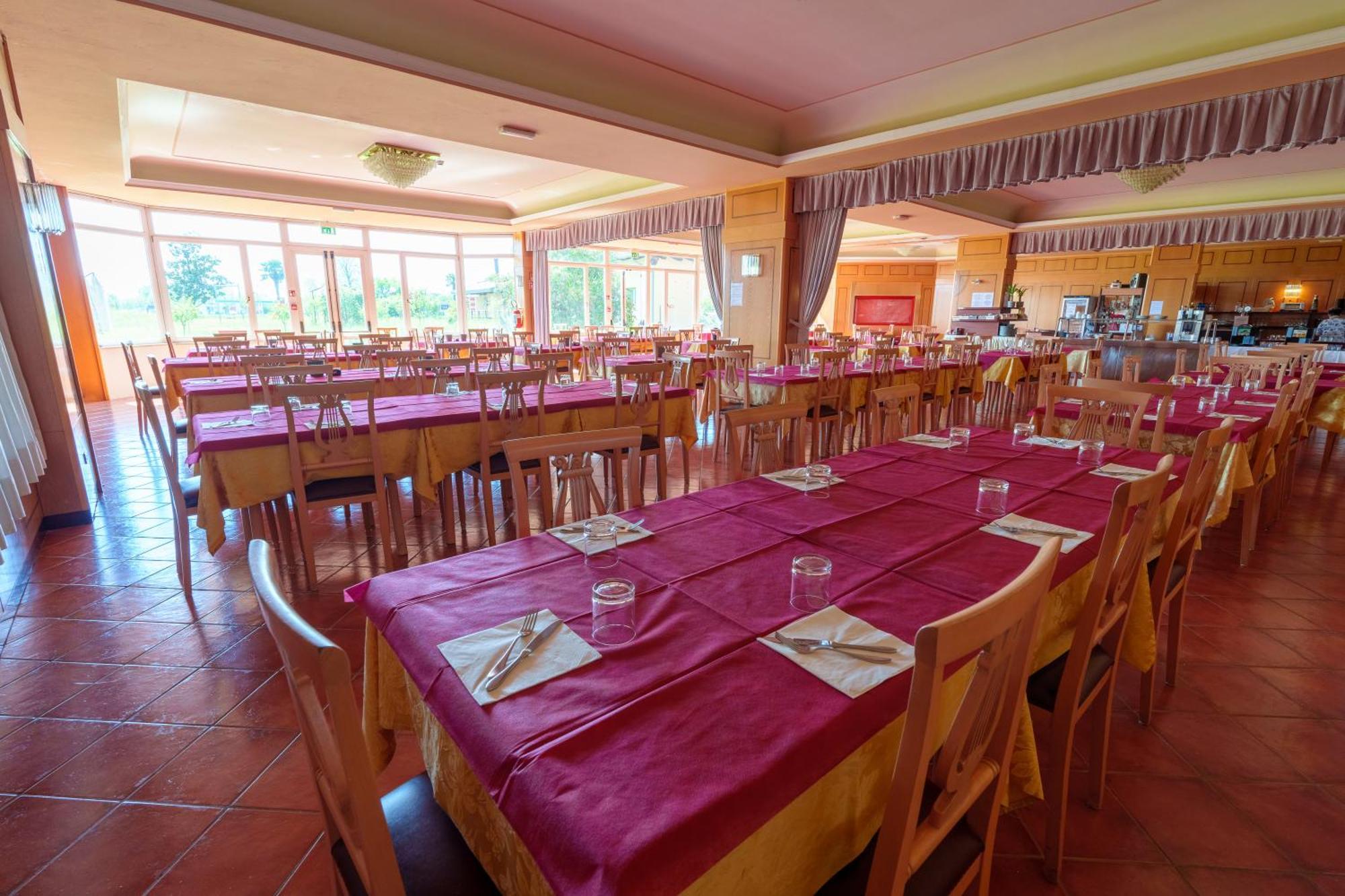 Hotel Villa Strassoldo "Ex Attianese Hotel Restaurant" Cervignano del Friuli Bagian luar foto