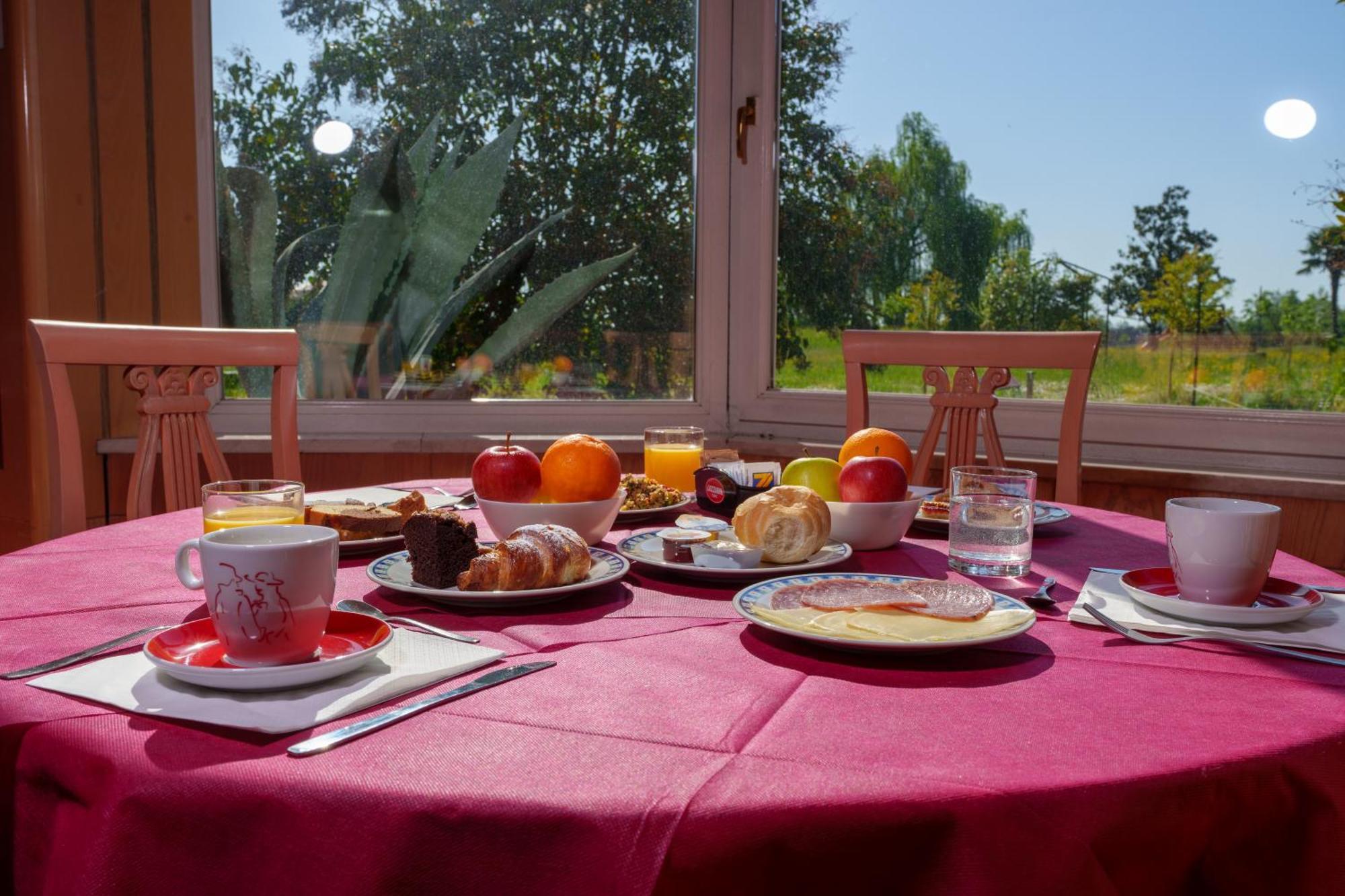 Hotel Villa Strassoldo "Ex Attianese Hotel Restaurant" Cervignano del Friuli Bagian luar foto
