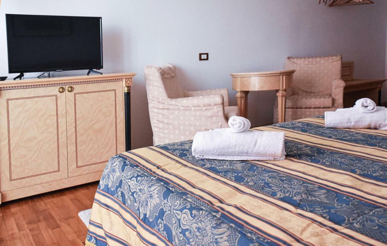 Hotel Villa Strassoldo "Ex Attianese Hotel Restaurant" Cervignano del Friuli Bagian luar foto
